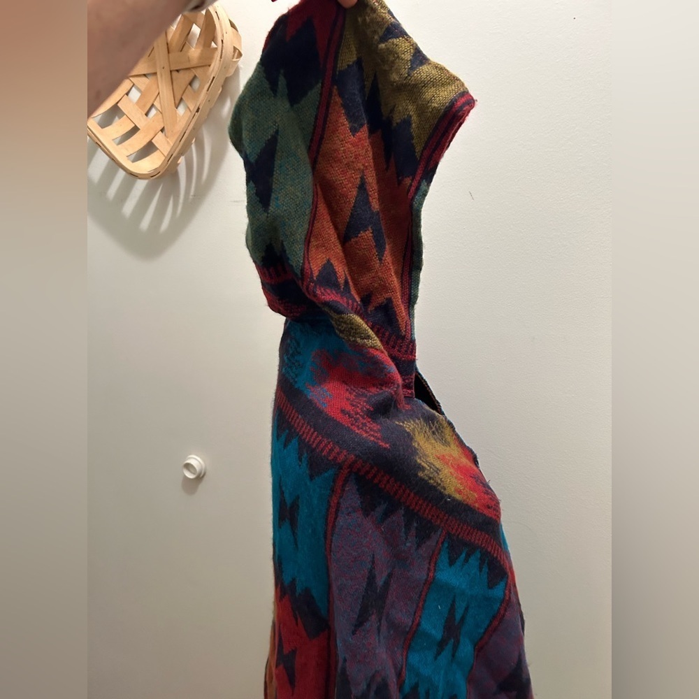 Euty Two Buttoned Southwestern Pattern Poncho tri… - image 3